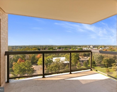 205 Yoakum Parkway - Photo Thumbnail 18