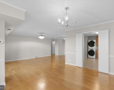 205 Yoakum Parkway - Photo Thumbnail 7