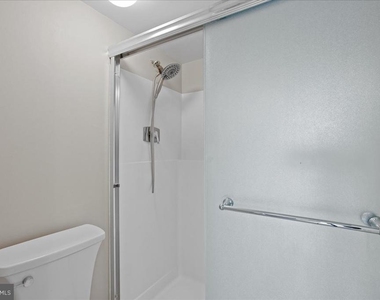 205 Yoakum Parkway - Photo Thumbnail 17