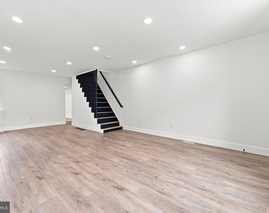 2021 E Sergeant Street - Photo Thumbnail 2