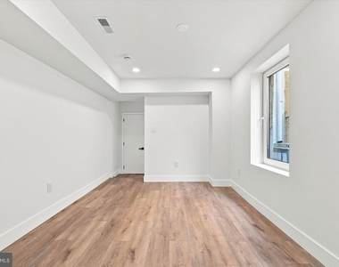 2021 E Sergeant Street - Photo Thumbnail 6