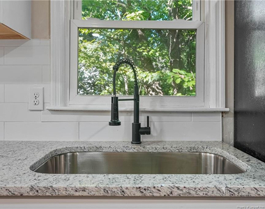 331 Lincoln Drive - Photo Thumbnail 10