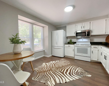 7328 Summerland Drive - Photo Thumbnail 8