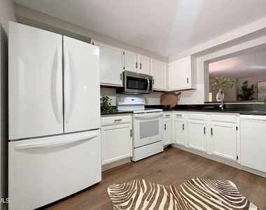 7328 Summerland Drive - Photo Thumbnail 9