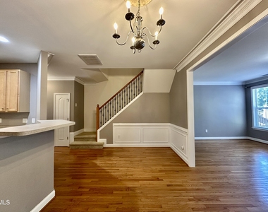 523 Village Loop Drive - Photo Thumbnail 9