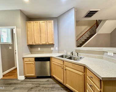 523 Village Loop Drive - Photo Thumbnail 4