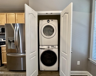 523 Village Loop Drive - Photo Thumbnail 7