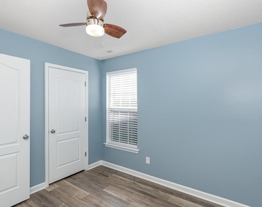 9212 Erinsbrook Drive - Photo Thumbnail 14