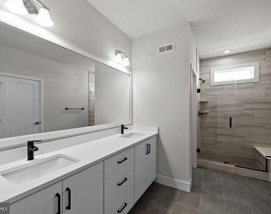 1010 Morton Aly Alley - Photo Thumbnail 17