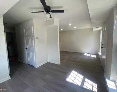 1006 Middleton Place - Photo Thumbnail 3