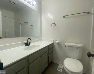 1006 Middleton Place - Photo Thumbnail 10