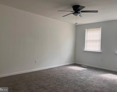 1006 Middleton Place - Photo Thumbnail 7