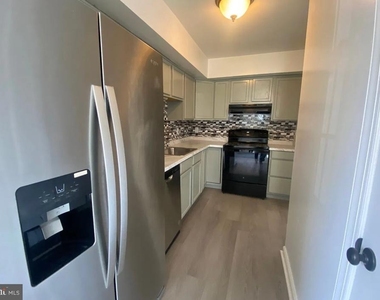1006 Middleton Place - Photo Thumbnail 5
