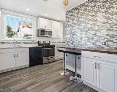 228 Stanley Avenue - Photo Thumbnail 6