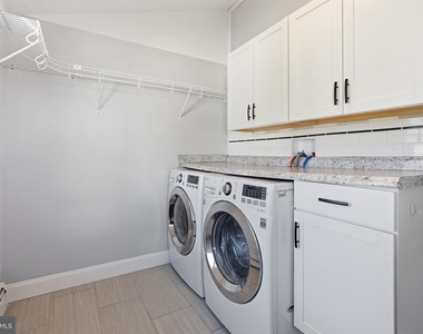 228 Stanley Avenue - Photo Thumbnail 7