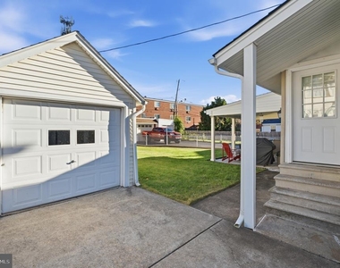 228 Stanley Avenue - Photo Thumbnail 13