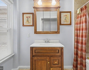 2105 Greenwood Street - Photo Thumbnail 9