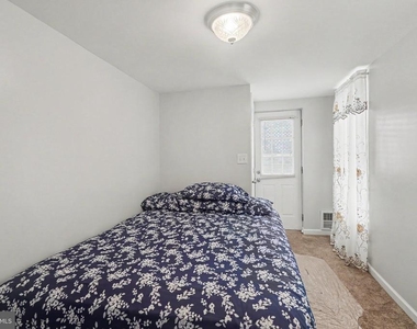 2105 Greenwood Street - Photo Thumbnail 8