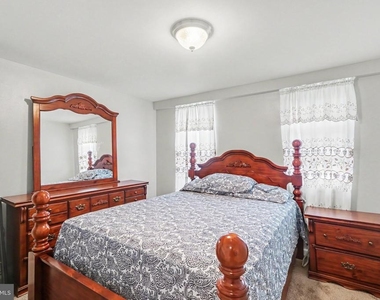 2105 Greenwood Street - Photo Thumbnail 10