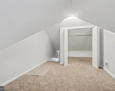 2105 Greenwood Street - Photo Thumbnail 12