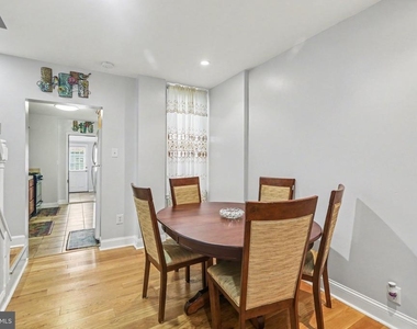 2105 Greenwood Street - Photo Thumbnail 3