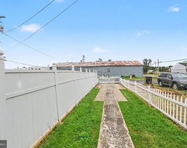 2105 Greenwood Street - Photo Thumbnail 14