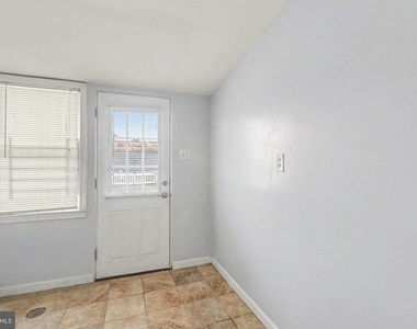 2105 Greenwood Street - Photo Thumbnail 7