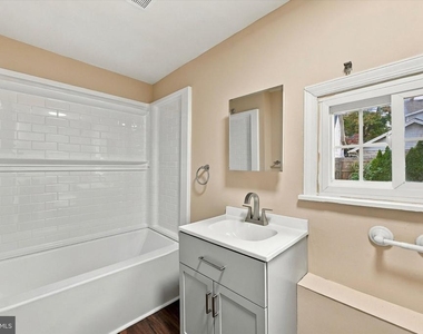 18 Spring Street - Photo Thumbnail 11