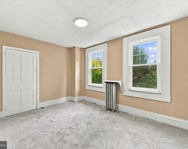 18 Spring Street - Photo Thumbnail 14