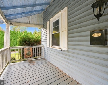 18 Spring Street - Photo Thumbnail 2