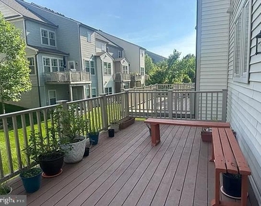 19 Addison Lane - Photo Thumbnail 15