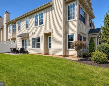 1101 Julian Drive W - Photo Thumbnail 1