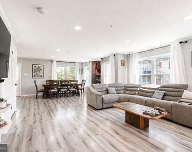 1101 Julian Drive W - Photo Thumbnail 15