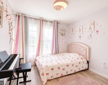1101 Julian Drive W - Photo Thumbnail 32