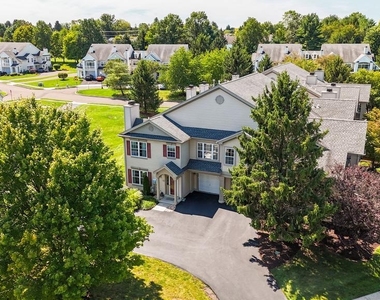 1101 Julian Drive W - Photo Thumbnail 4