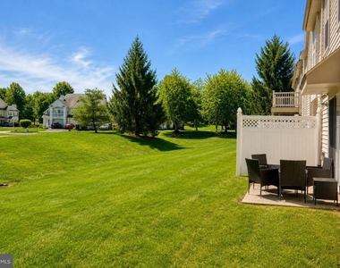 1101 Julian Drive W - Photo Thumbnail 3