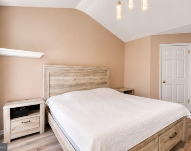 1101 Julian Drive W - Photo Thumbnail 25