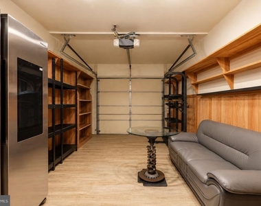 1101 Julian Drive W - Photo Thumbnail 43