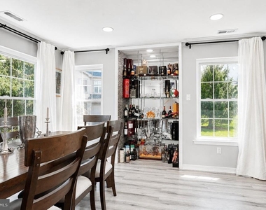 1101 Julian Drive W - Photo Thumbnail 13