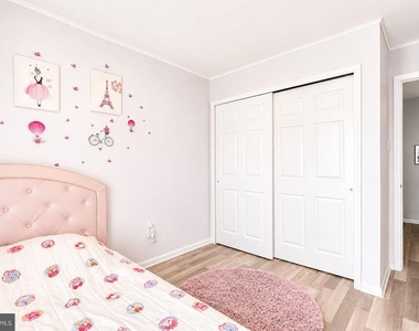 1101 Julian Drive W - Photo Thumbnail 34