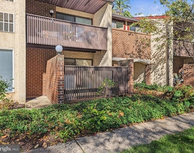 2-36 Aspen Way W - Photo Thumbnail 1