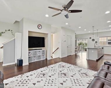154 Mercer Court - Photo Thumbnail 2