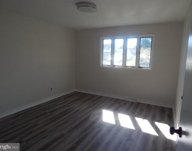 428 Ewingville Road Road - Photo Thumbnail 6