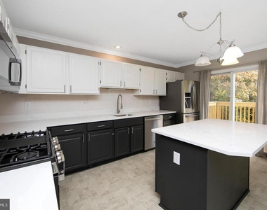 302 Allens Lane - Photo Thumbnail 9