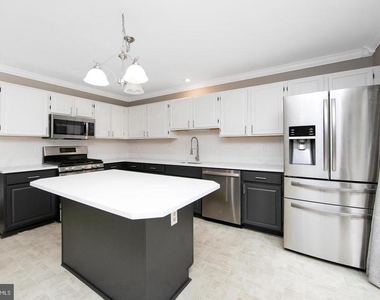 302 Allens Lane - Photo Thumbnail 8