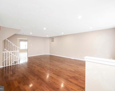 302 Allens Lane - Photo Thumbnail 5