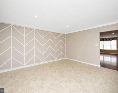 302 Allens Lane - Photo Thumbnail 14