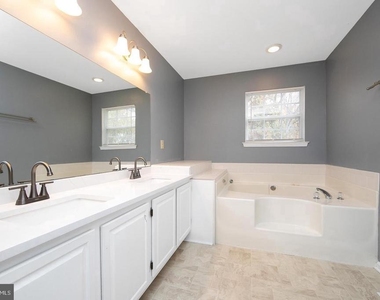 302 Allens Lane - Photo Thumbnail 18
