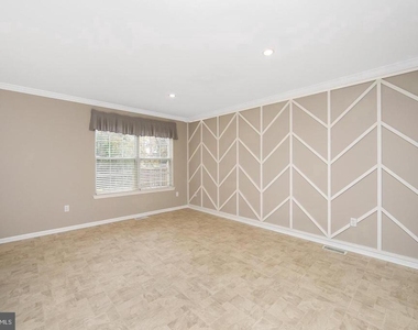 302 Allens Lane - Photo Thumbnail 13