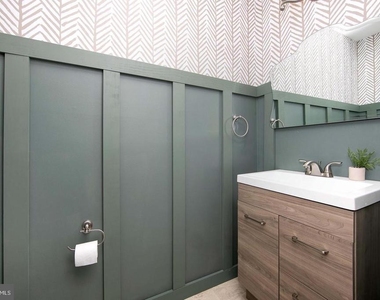 302 Allens Lane - Photo Thumbnail 7